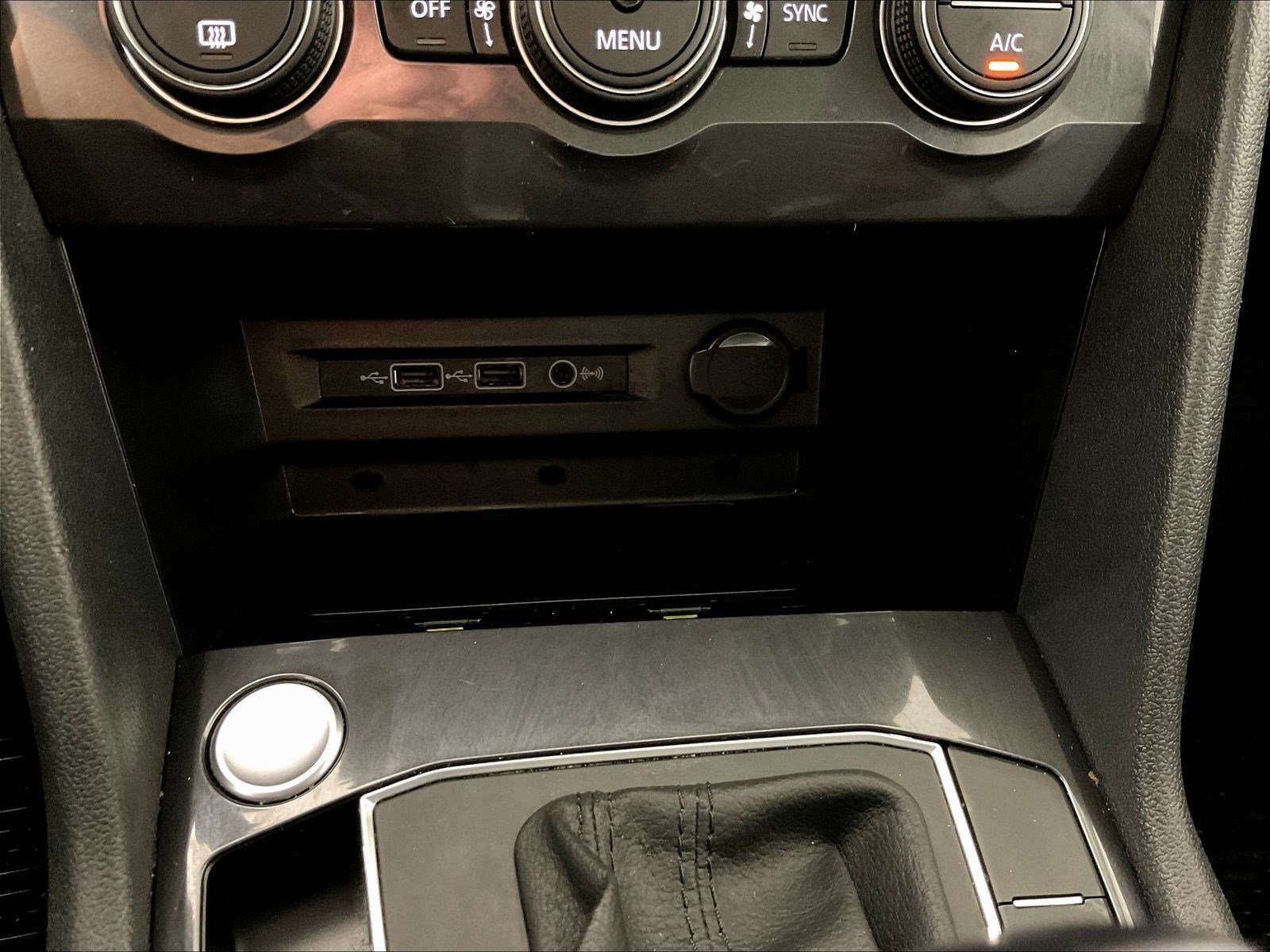 Used 2020 Volkswagen Tiguan SE w/ Panoramic Sunroof Package FWD image 16