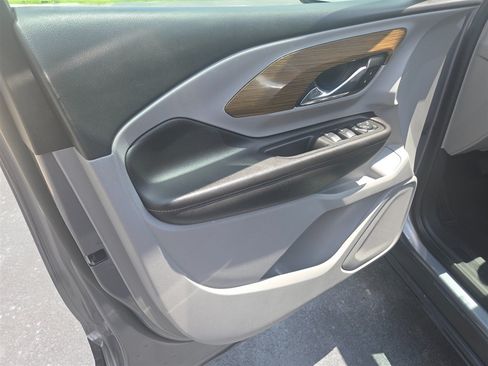 Used 2021 GMC Terrain SLE FWD image 9