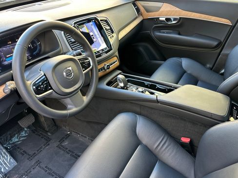 Used 2024 Volvo XC90 T8 Plus image 9