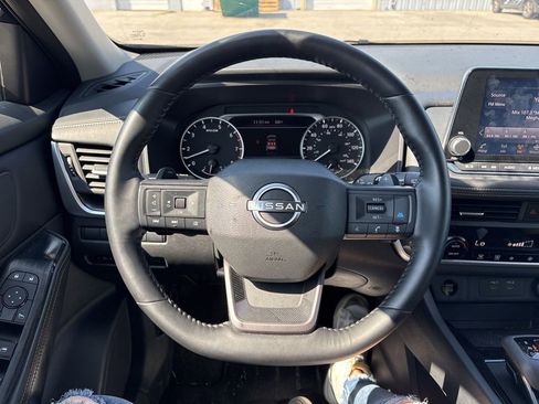 Used 2025 Nissan Rogue SV image 31