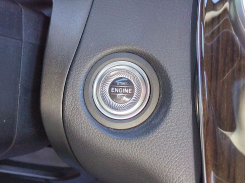 Used 2020 Mercedes-Benz GLC 300 4MATIC image 28