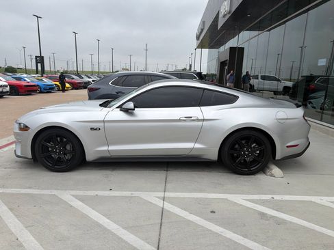 Used 2019 Ford Mustang GT Premium w/ Equipment Group 401A RWD image 7