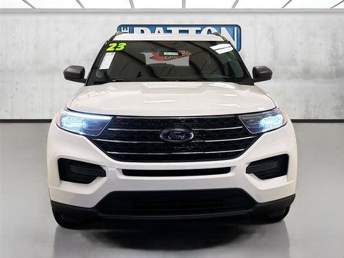 Used 2023 Ford Explorer XLT image 2