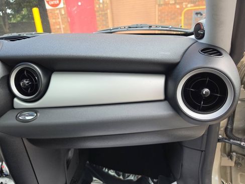 Used 2010 MINI Cooper Hardtop w/ Premium Pkg FWD image 32