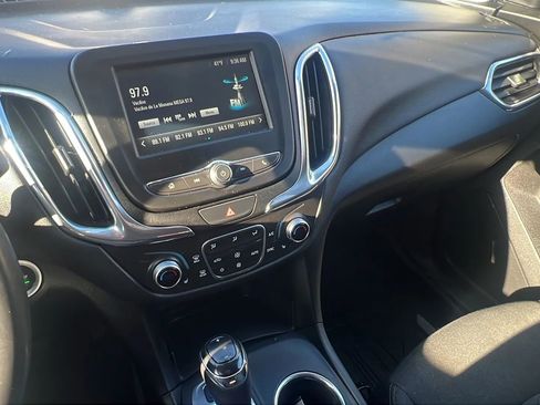 Used 2018 Chevrolet Equinox LT image 18