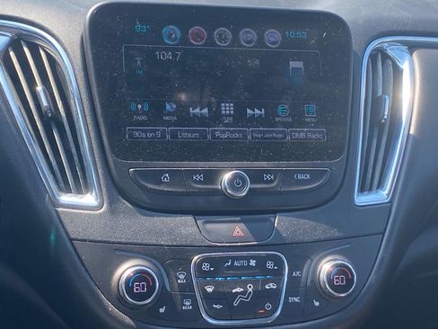 Used 2017 Chevrolet Malibu Hybrid w/ Leather Package FWD image 8