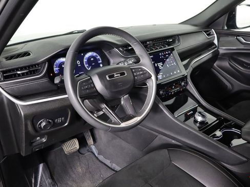 Used 2023 Jeep Grand Cherokee Altitude image 27