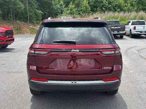 Used 2025 Jeep Grand Cherokee Laredo RWD image 6