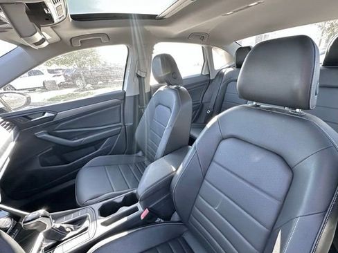 Used 2023 Volkswagen Jetta SE w/ Panoramic Sunroof Package FWD image 15
