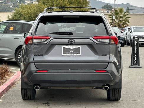Used 2023 Toyota RAV4 XLE Premium image 7