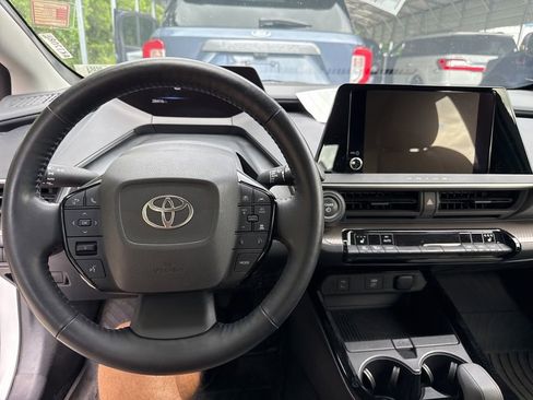 Used 2024 Toyota Prius XLE FWD image 5