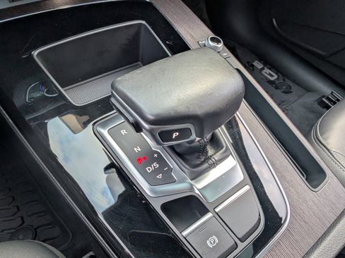 Used 2021 Audi Q5 Premium w/ Convenience Package image 31