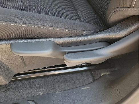 New 2026 GMC Canyon Elevation w/ Convenience Package image 15