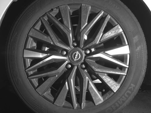 Used 2025 Nissan Altima 2.5 SV image 12