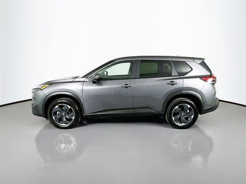 Used 2024 Nissan Rogue SV image 8