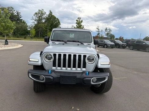 Used 2022 Jeep Wrangler Unlimited Sahara AWD/4WD image 8