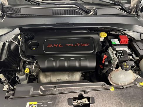 Used 2022 Jeep Compass Latitude AWD/4WD image 36