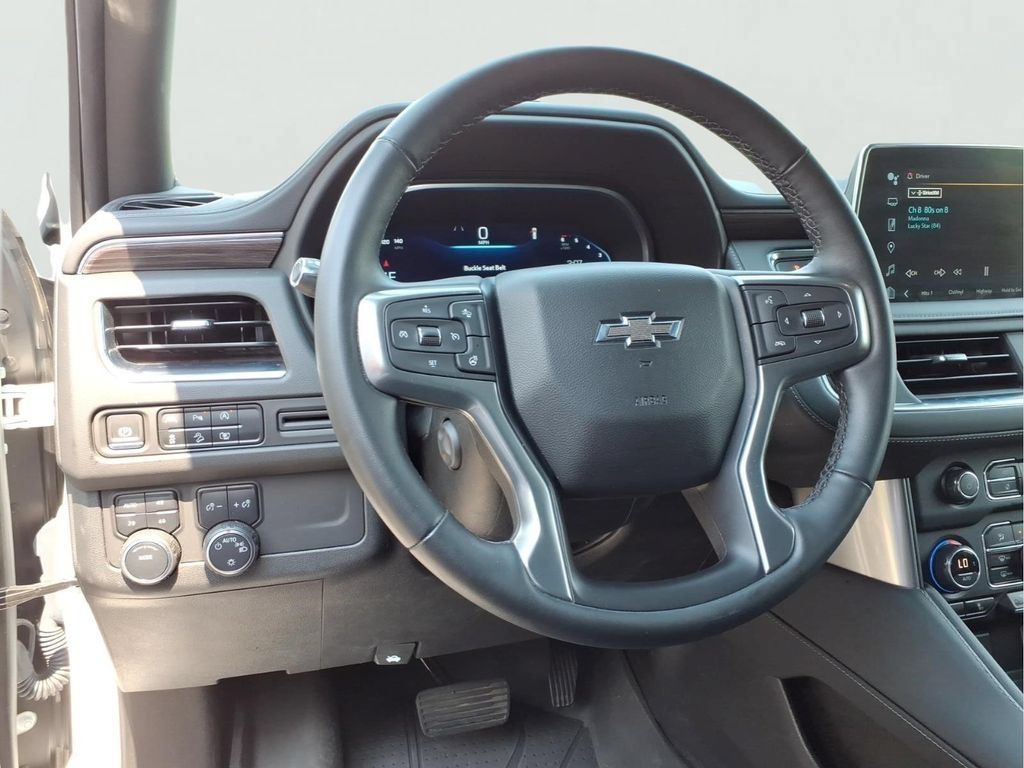 Certified 2023 Chevrolet Suburban Z71 w/ Luxury Package AWD/4WD image 3