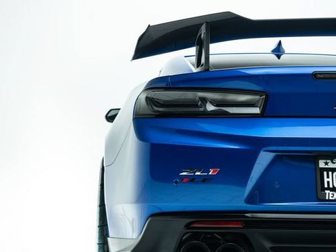Used 2018 Chevrolet Camaro ZL1 RWD image 17