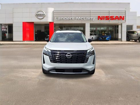 New 2026 Nissan Pathfinder SL w/ SL Premium Package FWD image 8