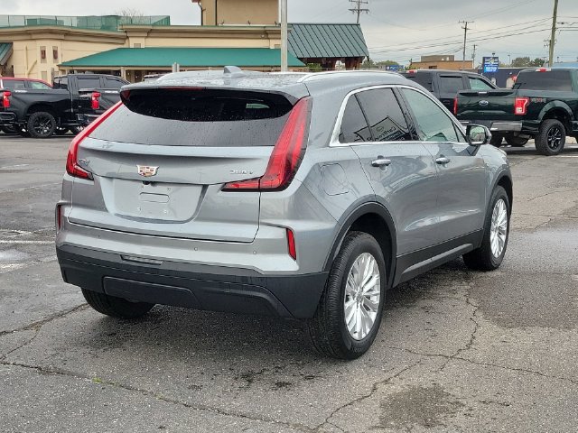 Certified 2024 Cadillac XT4 Luxury w/ Cold Weather Package FWD image 8