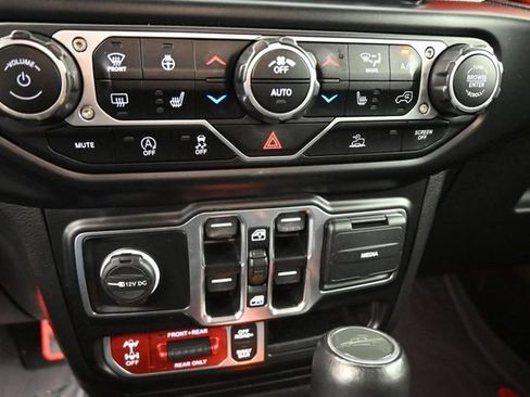 Used 2022 Jeep Gladiator Rubicon w/ Dual Top Group AWD/4WD image 11