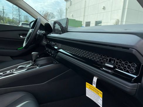 Used 2025 Honda Accord EX-L image 34