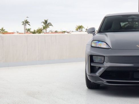 New 2026 Porsche Macan Turbo Electric AWD/4WD image 12