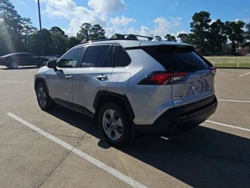 Used 2022 Toyota RAV4 XLE w/ Convenience Package AWD/4WD image 6