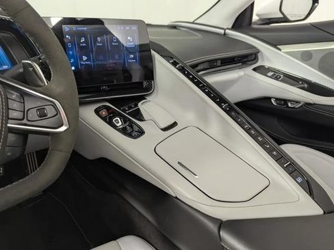 Used 2024 Chevrolet Corvette Stingray Premium Conv w/ Z51 Performance Package RWD image 24