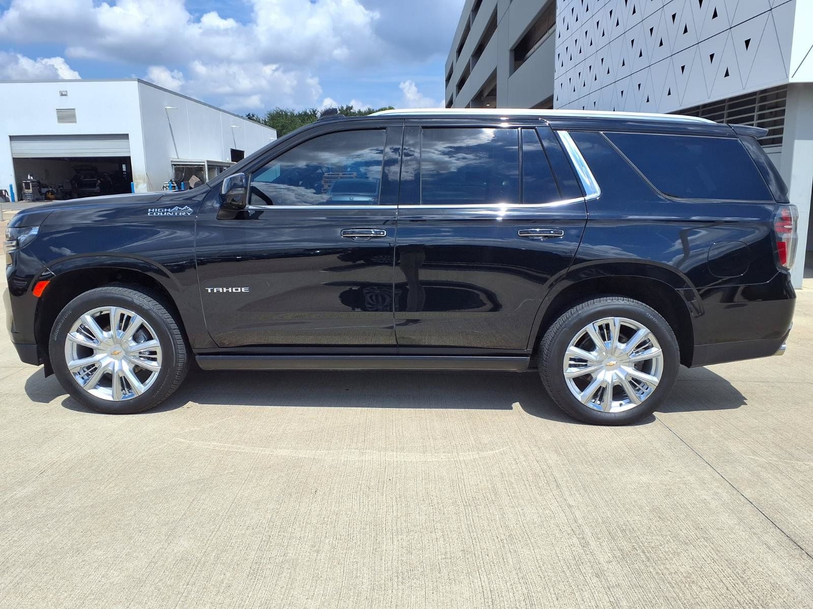 Used 2024 Chevrolet Tahoe High Country RWD image 30