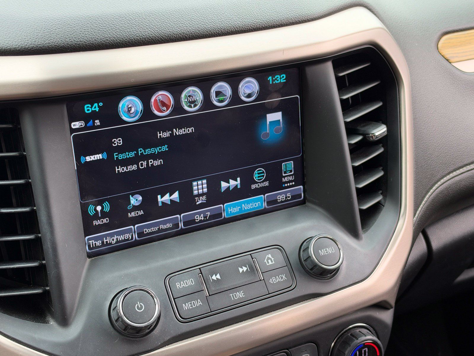 Used 2018 GMC Acadia Denali w/ Technology Package AWD/4WD image 30