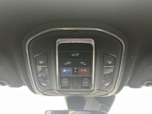 Used 2025 Jeep Grand Cherokee Laredo X w/ Luxury Tech Group I AWD/4WD image 17