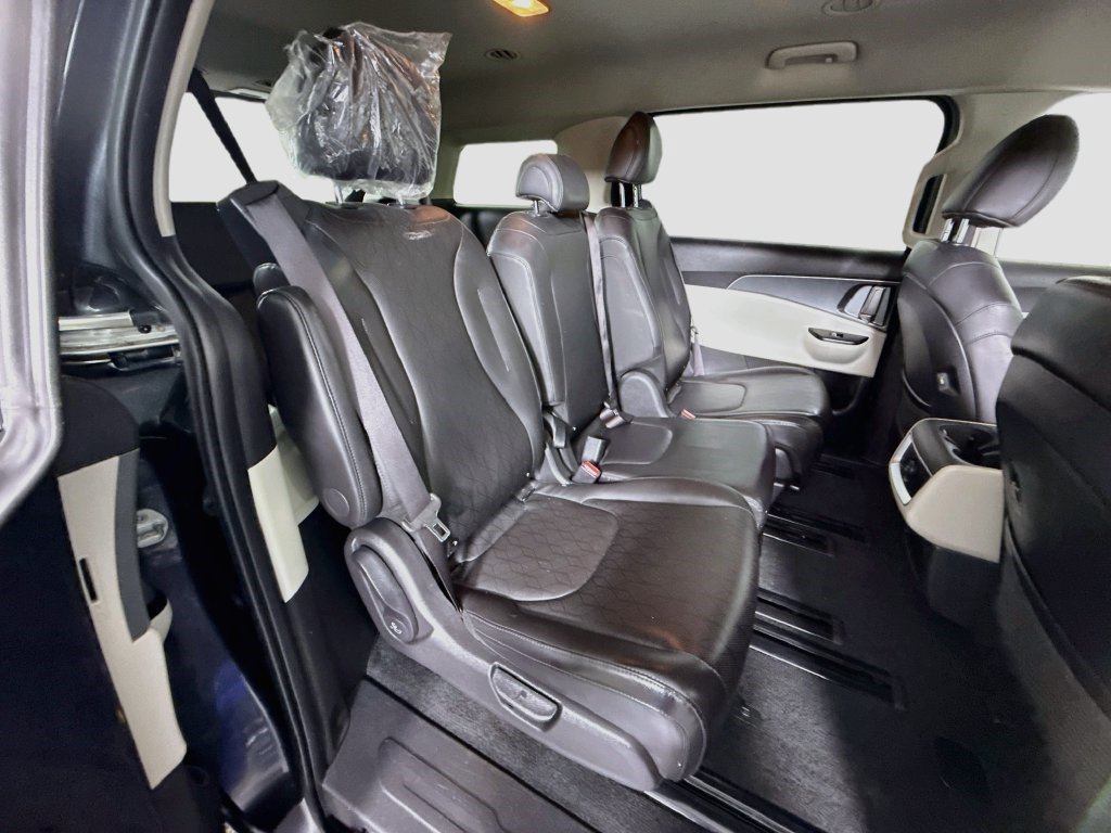 Used 2023 Kia Carnival LX FWD image 25