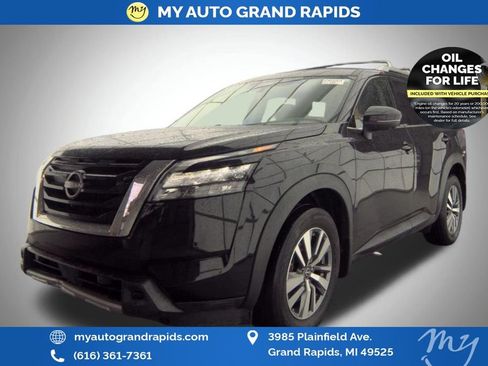 Used 2025 Nissan Pathfinder SL AWD/4WD image 7