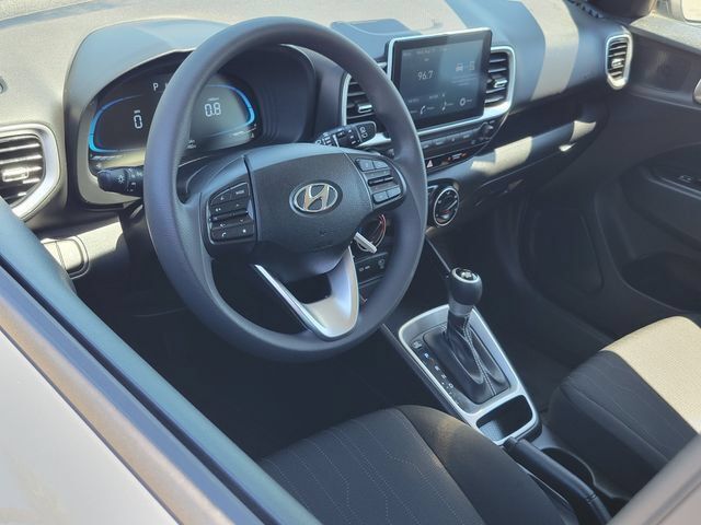 Certified 2026 Hyundai Venue SE FWD image 5