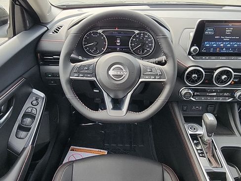 Used 2025 Nissan Sentra SR w/ SR Premium Package FWD image 8