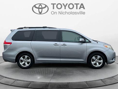 Used 2011 Toyota Sienna LE image 7