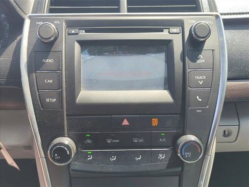 Used 2017 Toyota Camry LE FWD image 17