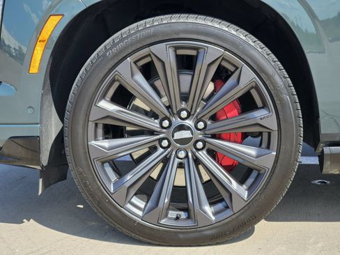 Certified 2025 Cadillac Escalade ESV V AWD/4WD image 12