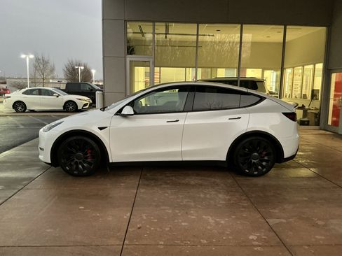 Used 2022 Tesla Model Y Performance image 19