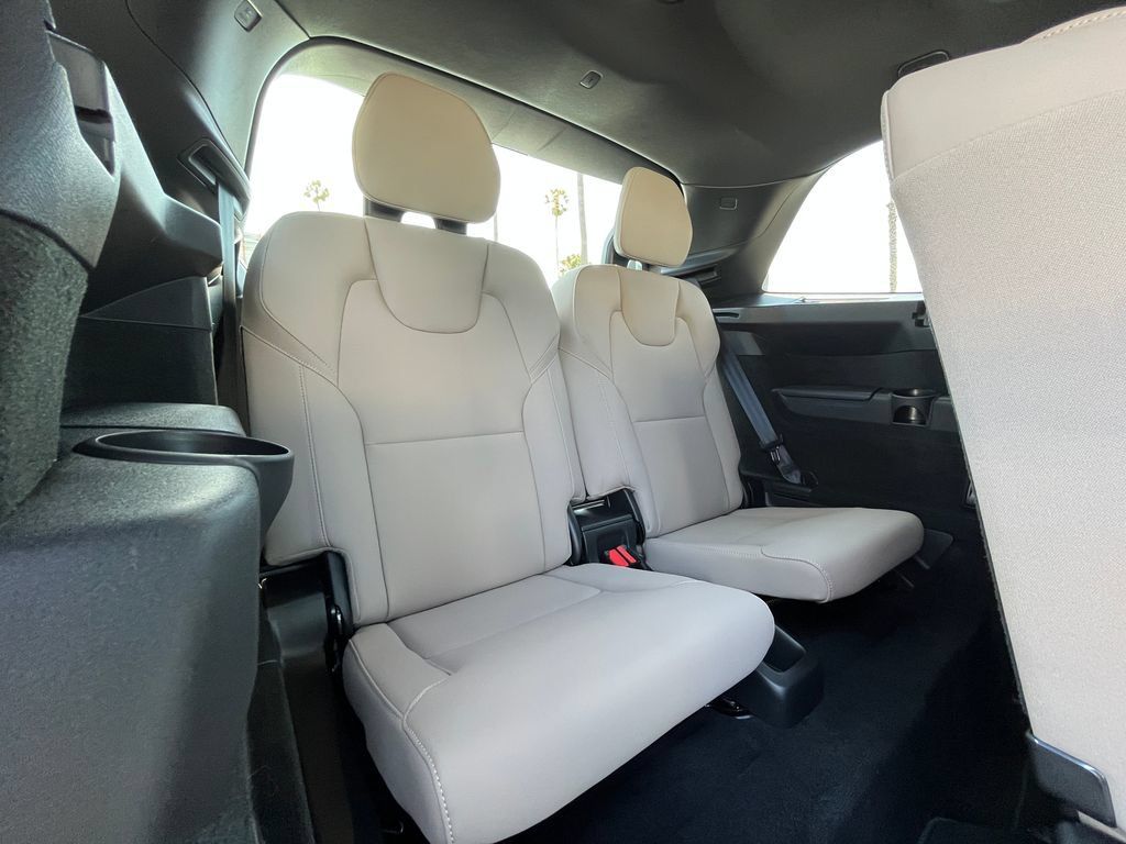 Used 2025 Volvo XC90 B5 Core w/ Protection Package Premier AWD/4WD image 23