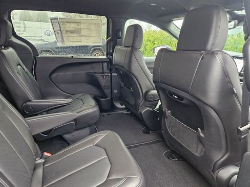 New 2026 Chrysler Pacifica Select image 35