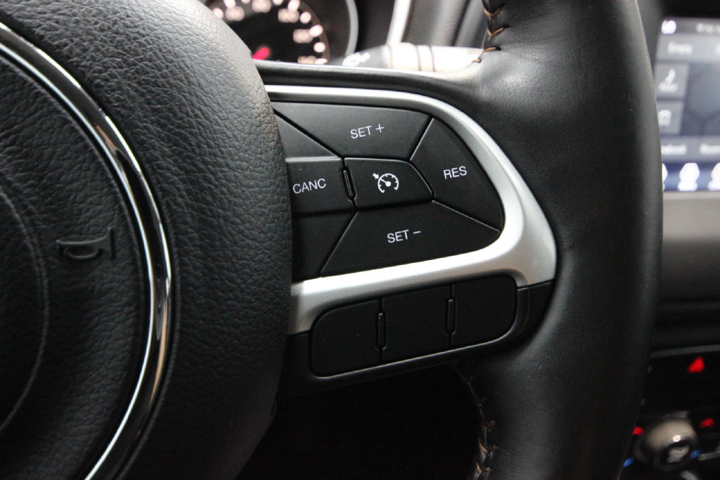 Used 2019 Jeep Compass Latitude w/ Cold Weather Group AWD/4WD image 18