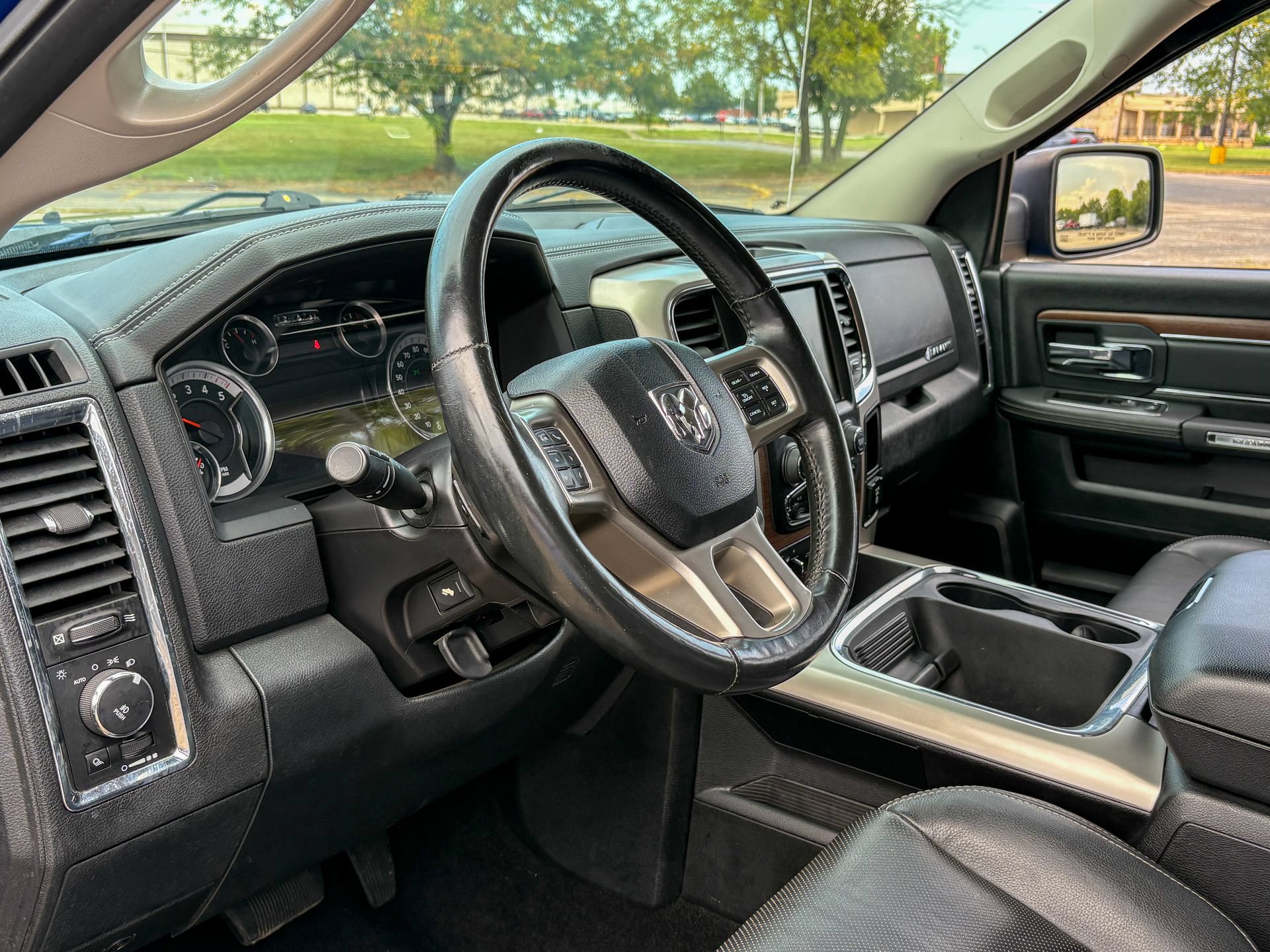 Used 2016 RAM 1500 Laramie w/ Convenience Group AWD/4WD image 17
