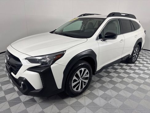 Used 2023 Subaru Outback Premium image 9