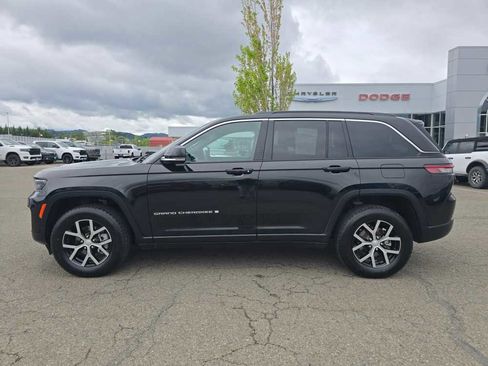 Used 2024 Jeep Grand Cherokee Limited AWD/4WD image 2