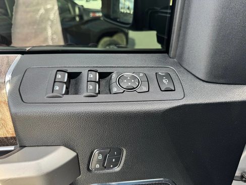 Used 2019 Ford F350 Lariat image 15