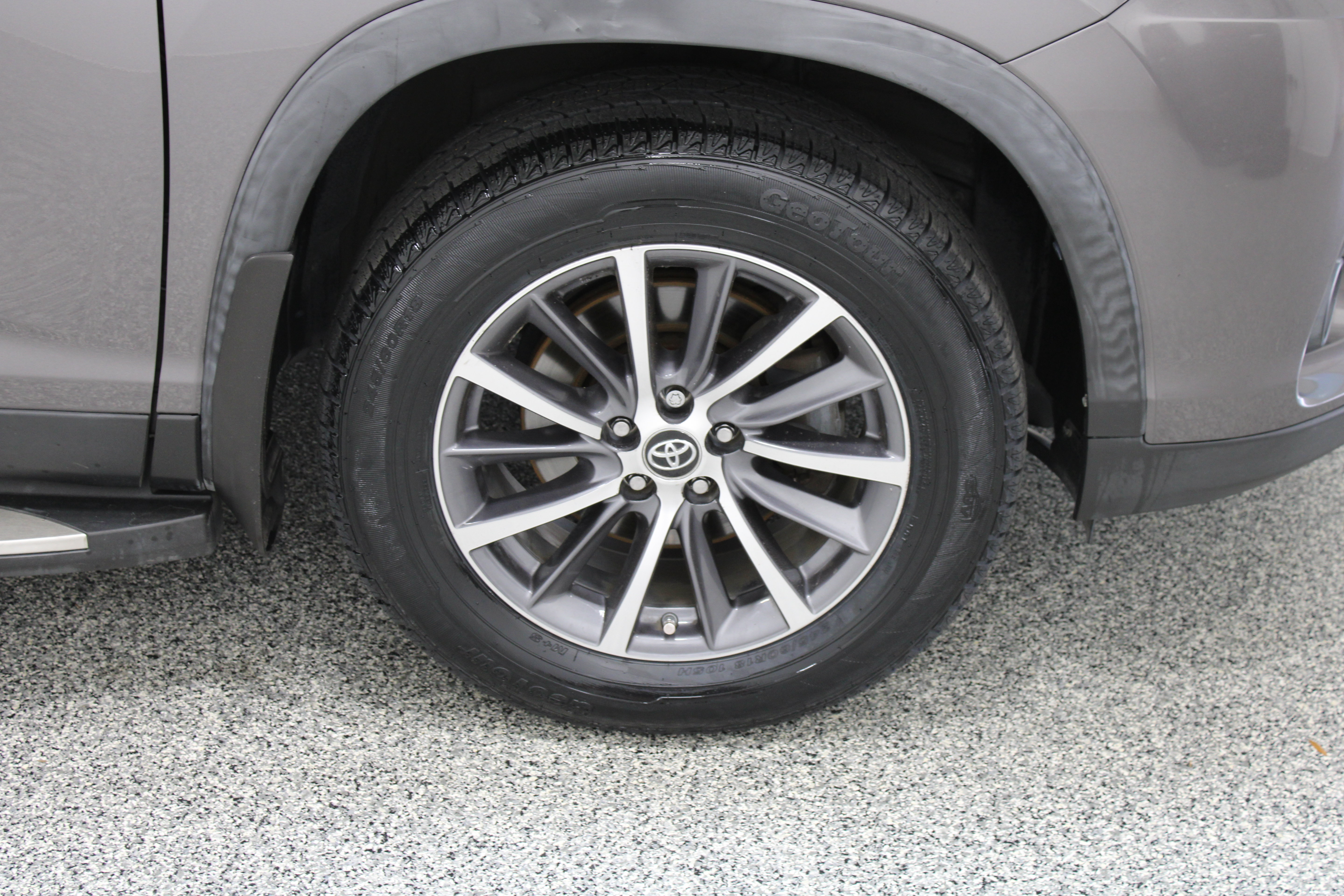 Used 2019 Toyota Highlander XLE FWD image 5