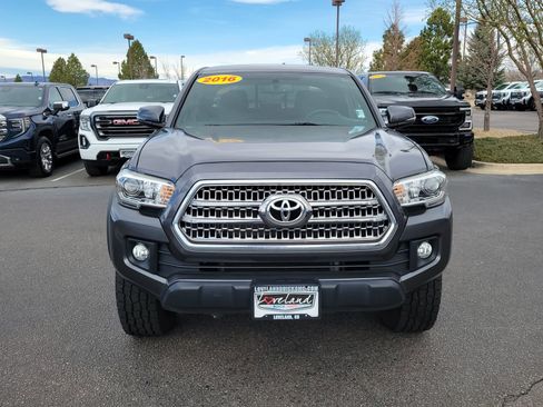 Used 2016 Toyota Tacoma TRD Off-Road w/ Premium & Technology Package image 5